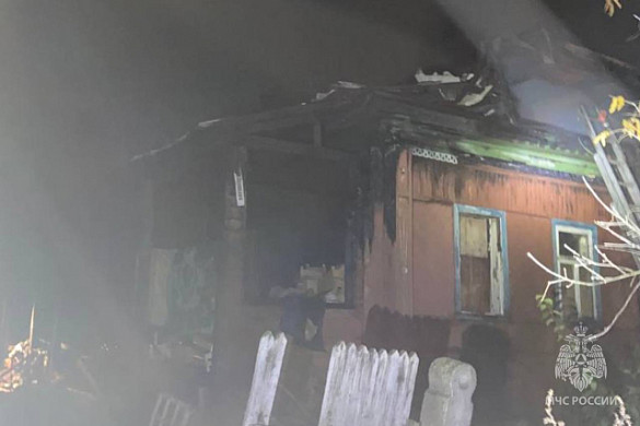 В Кинешме на улице Полины Осипенко сгорел нежилой дом